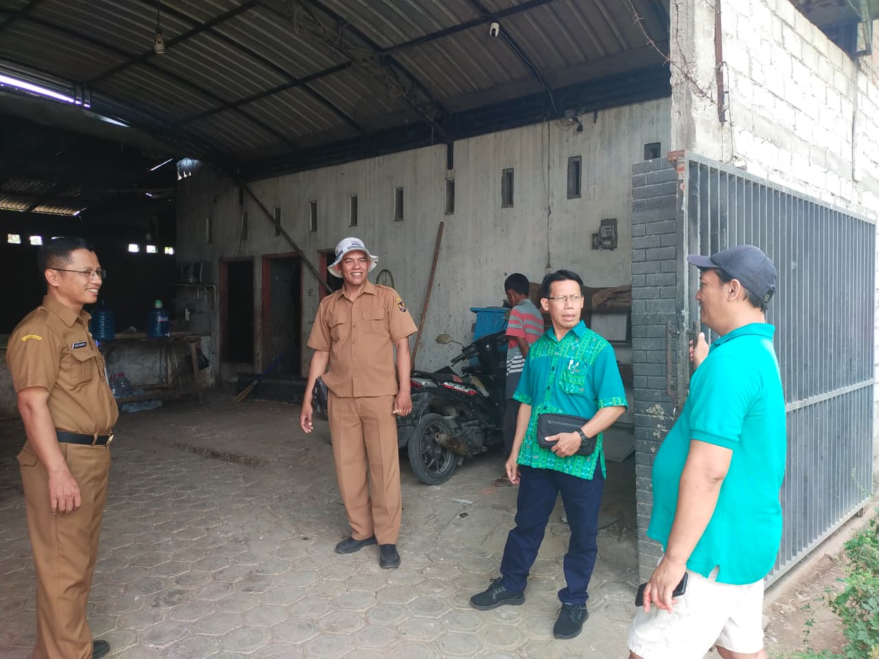 Bersama Dinas Ketahanan Pangan dan Pertanian Kota Kediri, Halal Center UIN Syekh Wasil Kediri Kunjungi Rumah Potong Unggas di Ngronggo